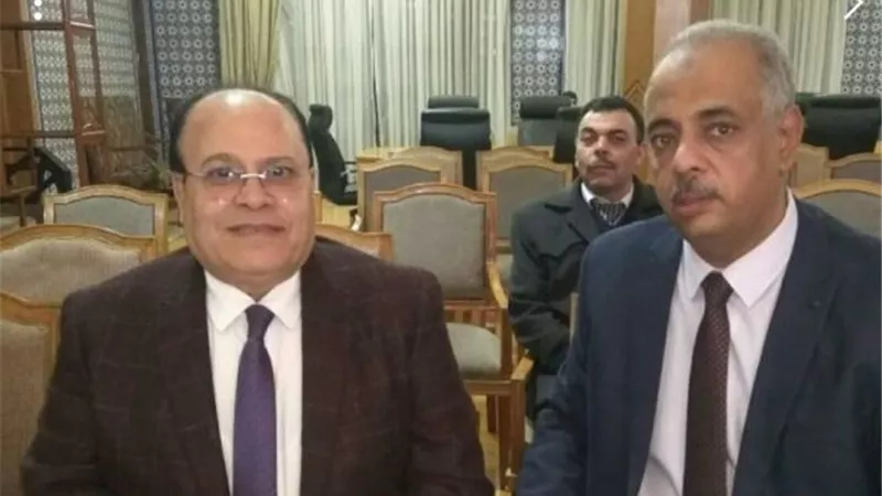 عقد 