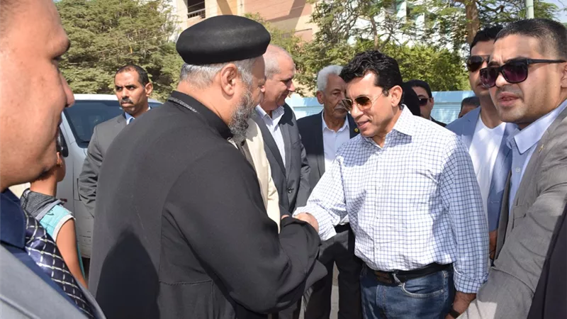 وزير الرياضة يفتتح ملعب قانوني بمركز شباب أطفيح بالجيزة