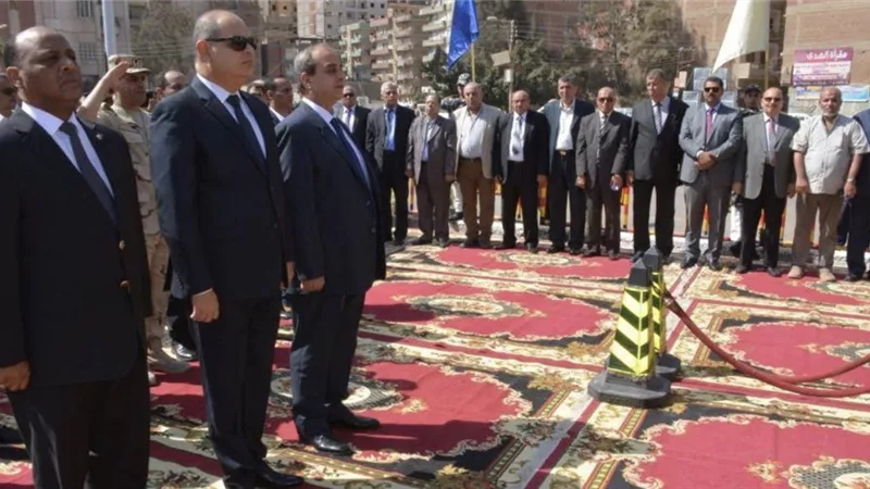 محافظ الغربية يضع إكليل زهور على النصب التذكاري لشهداء الوطن