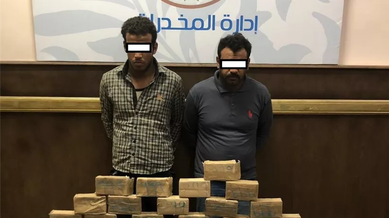 ضبط أباطرة الحشيش بالطريق الاقليمى بالقاهرة