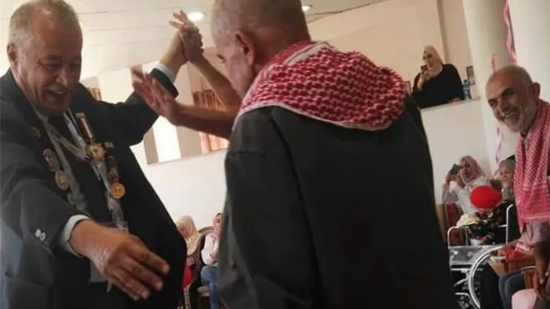 رواد الكشافة الاردنية يرسمون البهجة على شفاه المسنين