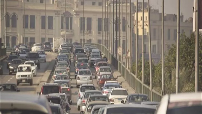 المرور: إعادة فتح كوبري أكتوبر في اتجاه مدينة نصر بعد إصلاح الفواصل