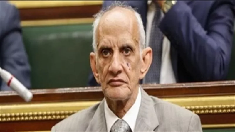 خلف الله يطالب الحكومه بمراجعة اسعار تقنين اراضي الظهير الصحراوي بقنا