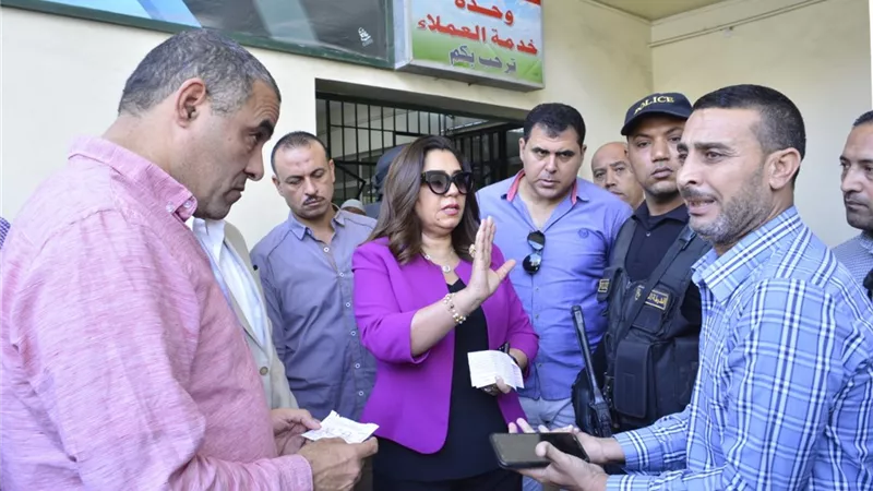 محافظ دمياط تفاجئ مسئولى قطاع الكهرباء لبحث شكاوى المواطنين