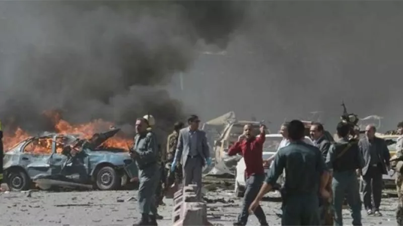 مقتل 3 أشخاص وإصابة 27 آخرين جراء تفجير استهدف حافلة بجلال آباد الأفغانية