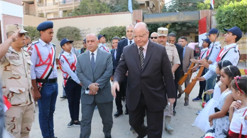 محافظ القاهرة يشهد طابور الصباح بمدرسة الشهيد عقيد وليد الصادق الثانوية