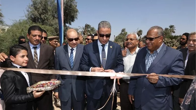 محافظ سوهاج يفتتح مشروعي صرف صحي بقريتين في طما