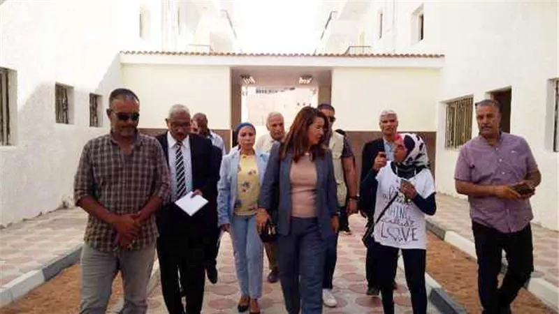 وزيرة التضامن تبحث تطوير الخدمات المقدمة للمواطنين وتتفقد مبني التدريب الاداري للموظفين بالغردقة