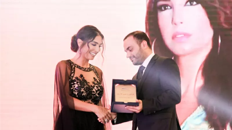 وزير الثقافة اللبناني يكرم الأديبة نادين الأسعد بجائزة 