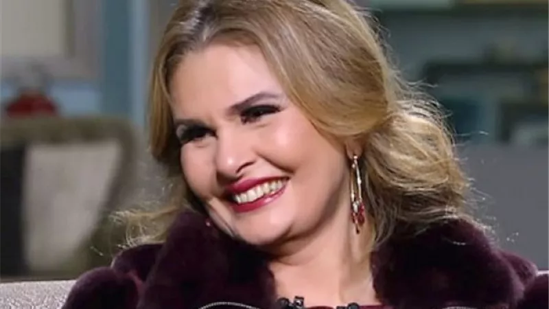 يسرا تنشر صورا علي حسابها مع محمد صلاح في حفل بدبي