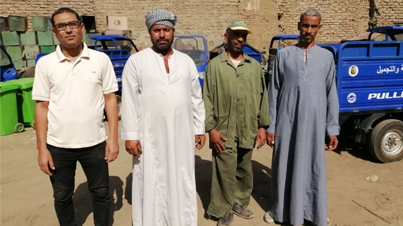 عامل نظافة بالأقصر يعثر على مقتنيات ثمينة داخل حافظة بصندوق قمامة