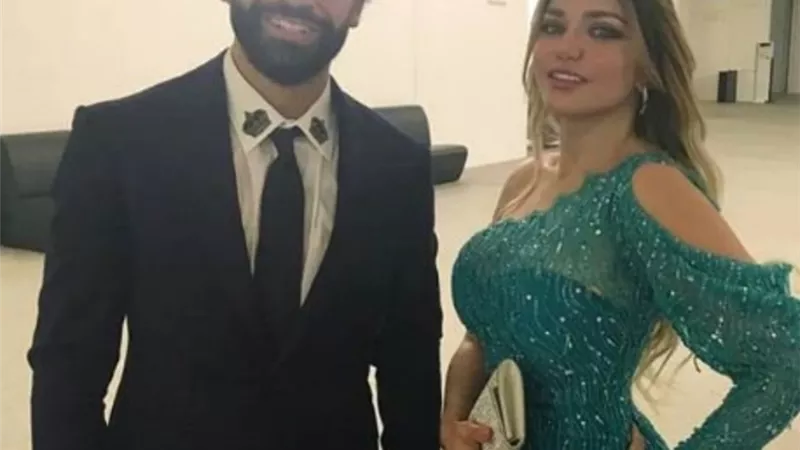 شاهد .. ياسمين الخطيب في احدث ظهور لها برفقة محمد صلاح في احتفالية رجل العام