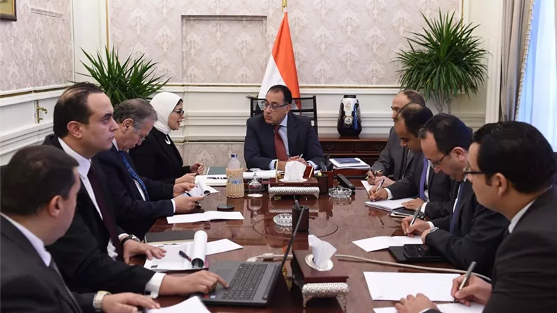 رئيس الوزراء يتابع مع وزيرة الصحة موقف المشروعات والمبادرات الرئاسية