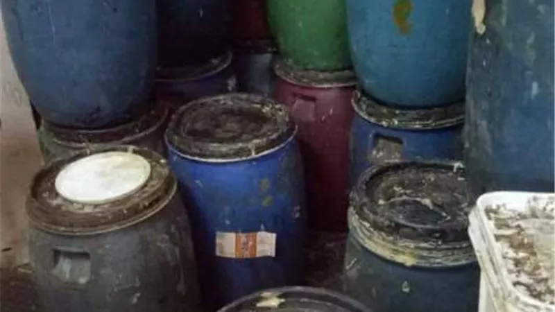 ضبط اطنان من الطحينة والعسل الفاسدة بداخل مصنع الشرابية