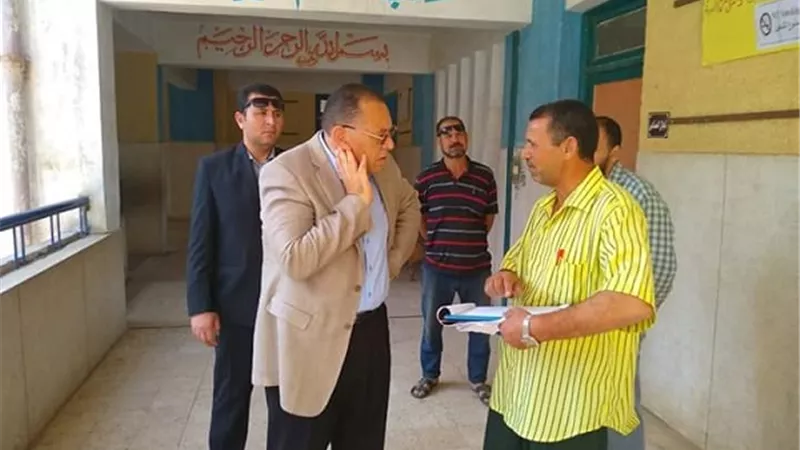 جولة مفاجئة لمحافظ الشرقية بقرية شنبارة الميمونة بالزقازيق