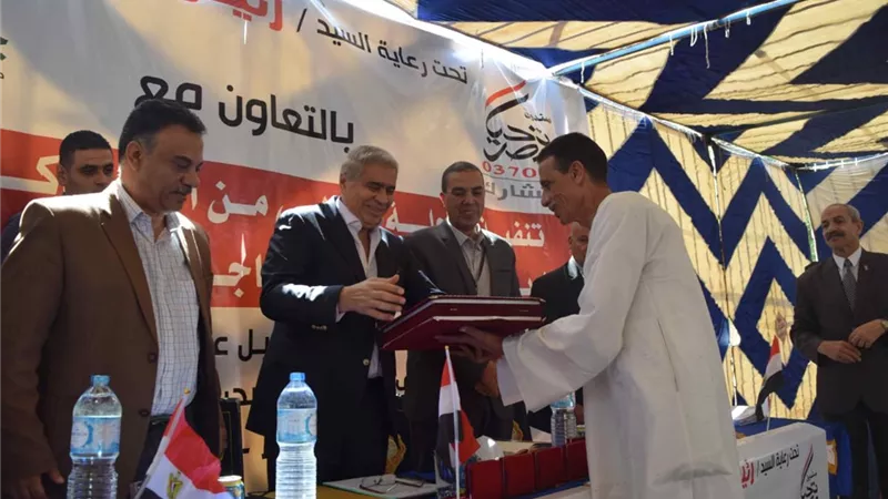 محافظ المنيا يسلم ١٨٠ منزلا بعد اعادة اعمارها فى ٦ قرى