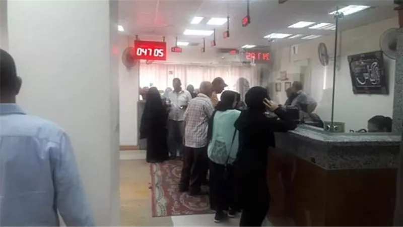 ثابت يتفقد حركه التظلمات بمراكز الخدمه التموينية ببورسعيد