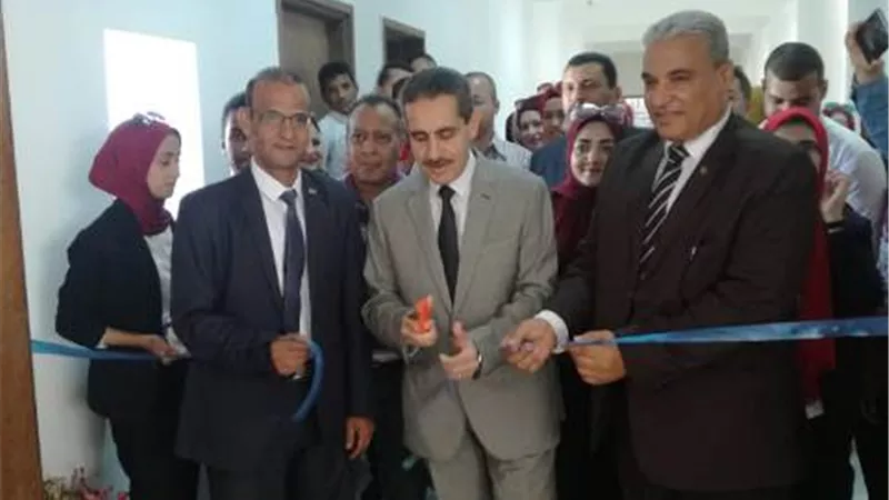 رئيس جامعة القناة يفتتح المدرج الجديد لكلية الآداب
