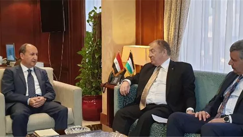 نصار يبحث مع وزير الاقتصاد الفلسطيني تعزيز العلاقات التجارية والصناعية المشتركة بين البلدين