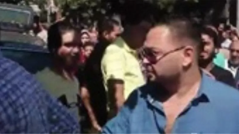 وصول احمد رزق ونقيب الممثلين فى جنازة طلعت زكريا .. صور