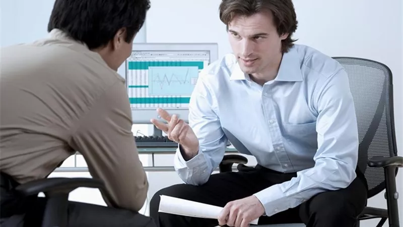 تعرف أهم العلامات التى تكشف إعجاب المدير بأداء الموظف