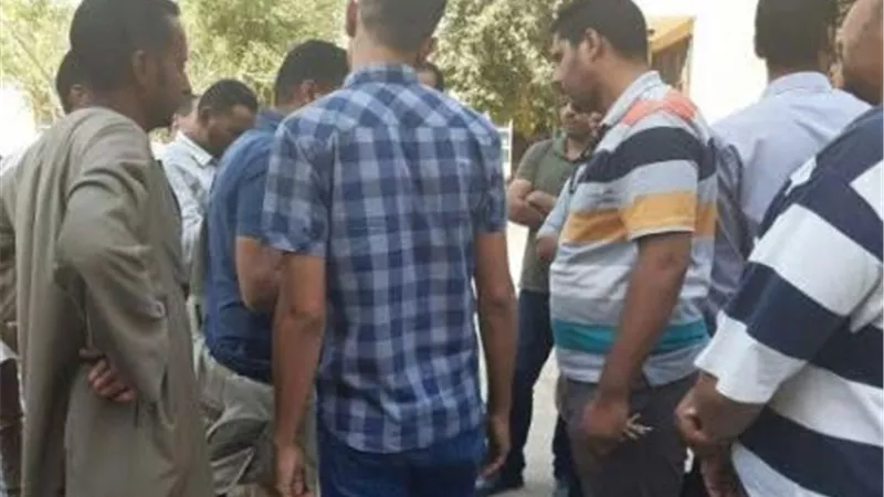 وقفه احتجاجيه لمحصلى شركة المياه بقنا