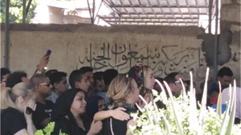 ظهور حب الاطفال لهنا الزاهد فى جنازة طلعت زكريا