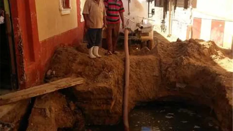 السيطرة على كسر ماسورة مياه في الإسماعيلية ..صور