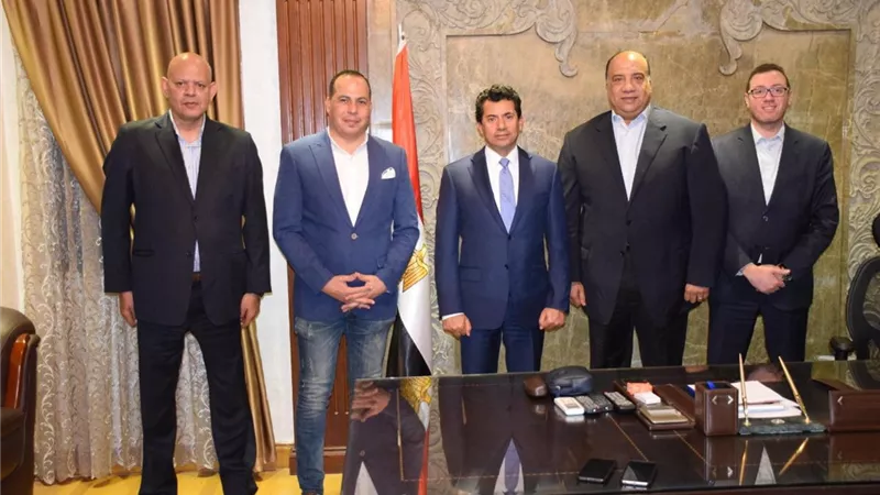 مصيلحى يستعرض إنشاءات الاتحاد مع وزير الشباب والرياضة