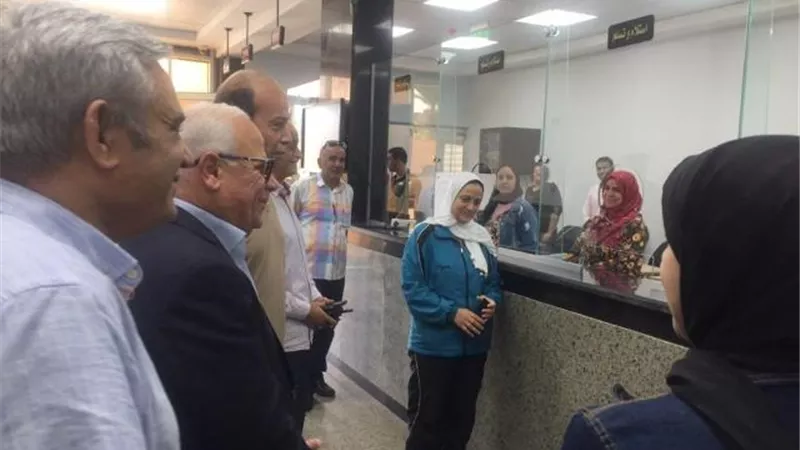 محافظ بورسعيد يتفقد المركز التكنولوجي لخدمة المواطنين بالديوان العام