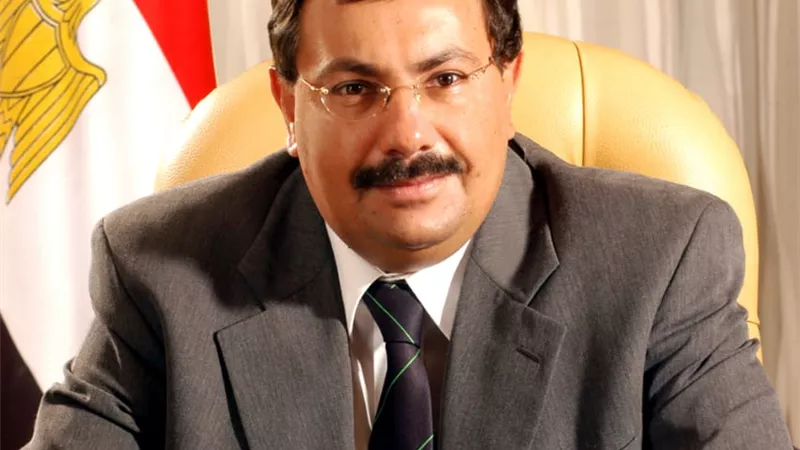 الاتصالات تنعى طارق كامل وزيرها الأسبق