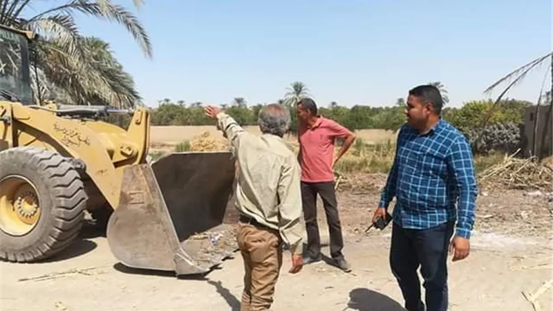 حملة نظافة مكبرة بقري مركز أسيوط...صور
