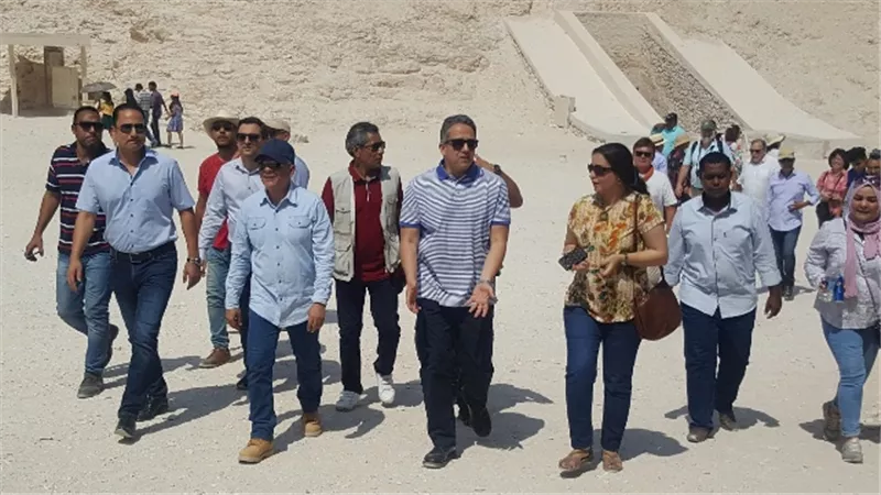 زاهي حواس يعلن الكشف عن أول منطقة صناعية بوادى القرود بالأقصر
