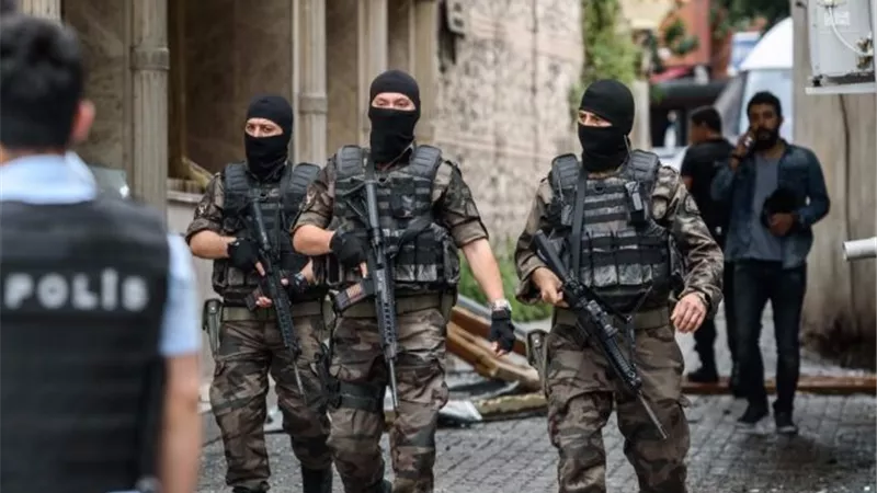 مصرع 3 مدنيين سوريين وإصابة العشرات فى استهداف للجيش التركى