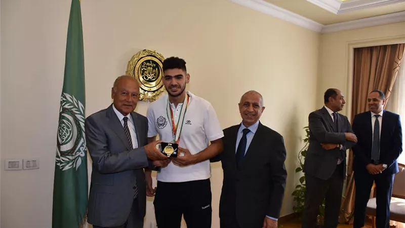 معالي الأمين العام للجامعة العربية يكرم أبناء الأكاديمية ابطال العالم في كرة اليد