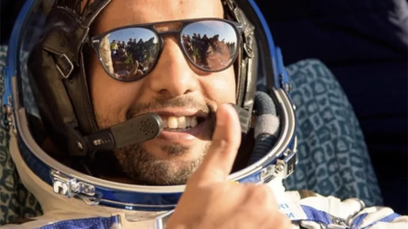 هزاع المنصوري يعقد أول مؤتمر صحفي عقب وصوله الأرض