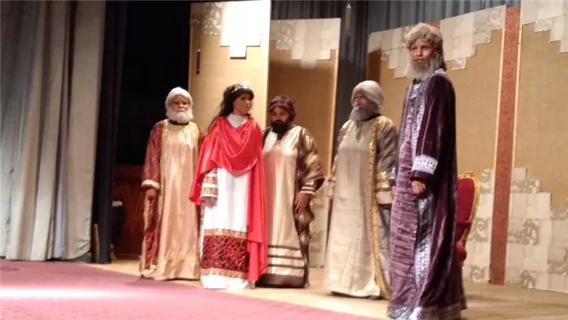عرض مملكة الذهب للمكفوفات يلهب حماس جمهور مكتبة مصر الجديدة.. صور