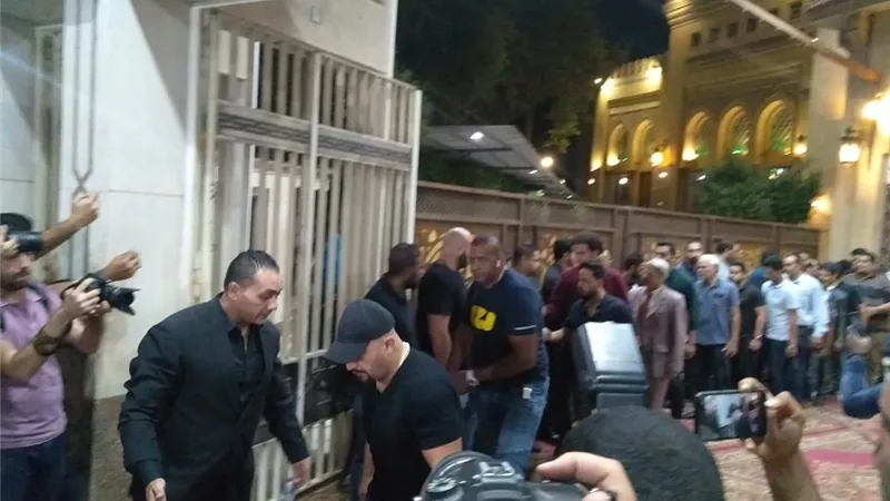 شاهد.. أحمد السقا في عزاء طلعت زكريا بالحامدية الشاذلية