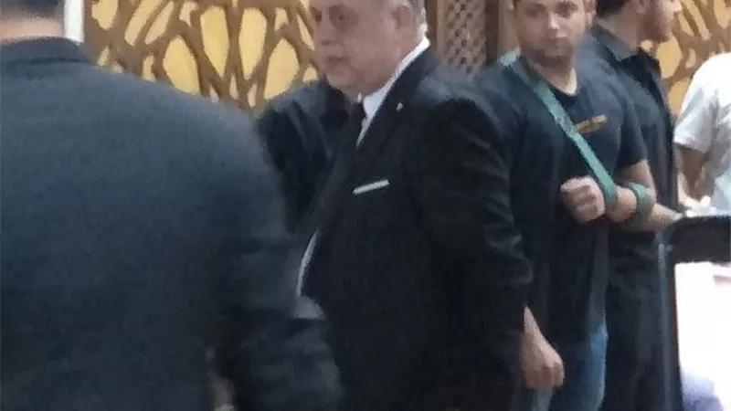 الحزن يخيم علي أشرف زكي في عزاء طلعت زكريا بالحامدية الشاذلية