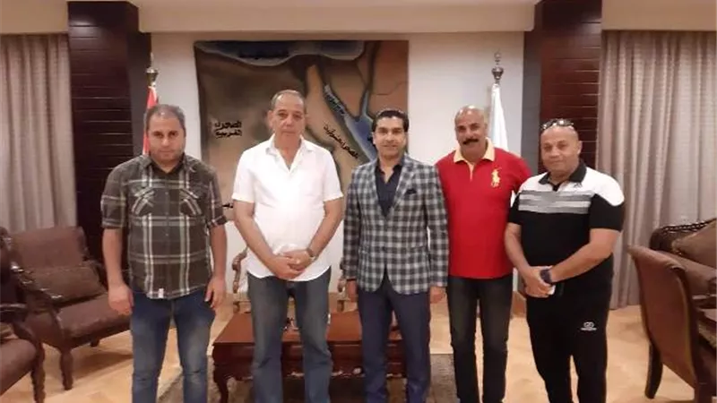 رئيس الاتحاد المصري للميني فوتبول يزور ملاعب ومنشآت مركز شباب الجزيرة استعداداً للبطولة العربية