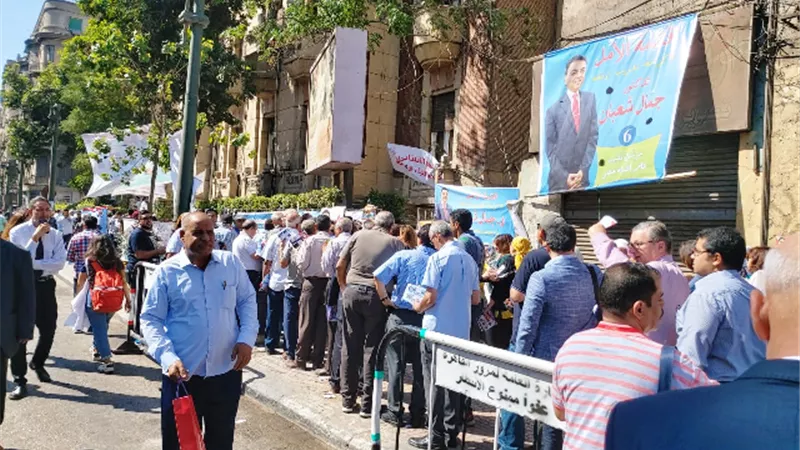 إقبال كثيف على انتخابات التجديد النصفى للأطباء