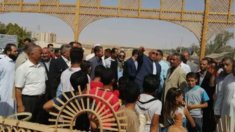 محافظ الوادي الجديد يفتتح الممشي السياحي بالداخلة