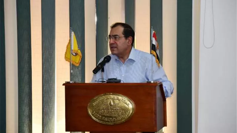 الملا يتابع تنفيذ خطط إنتاج الزيت الخام لشركات البترول
