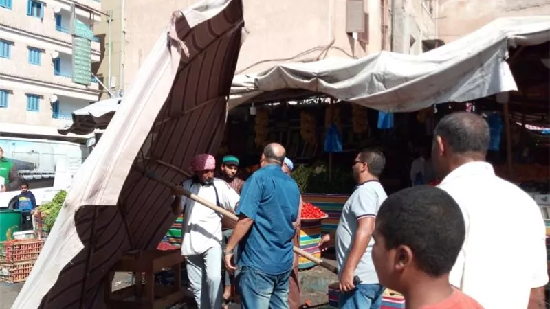 استمرار حملات ازالة الاشغالات بوسط مدينة مرسى مطروح حفاظا على الشكل الحضارى