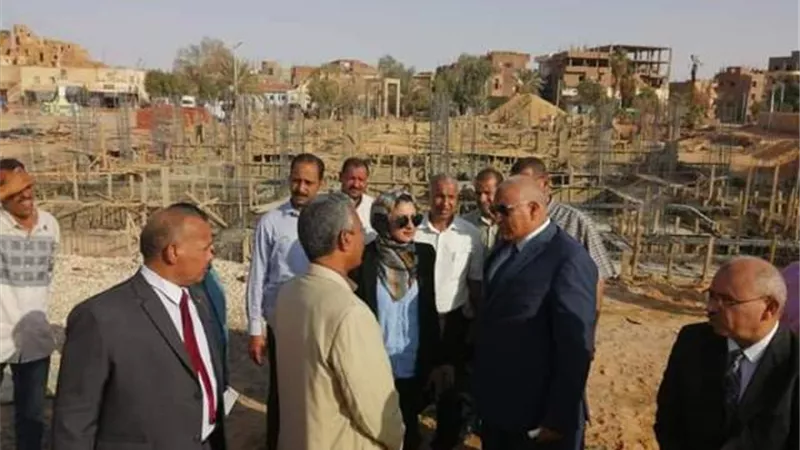 محافظ الوادي الجديد يتفقد أعمال تطوير المجمع الاسلامى الكبير بموط..صور