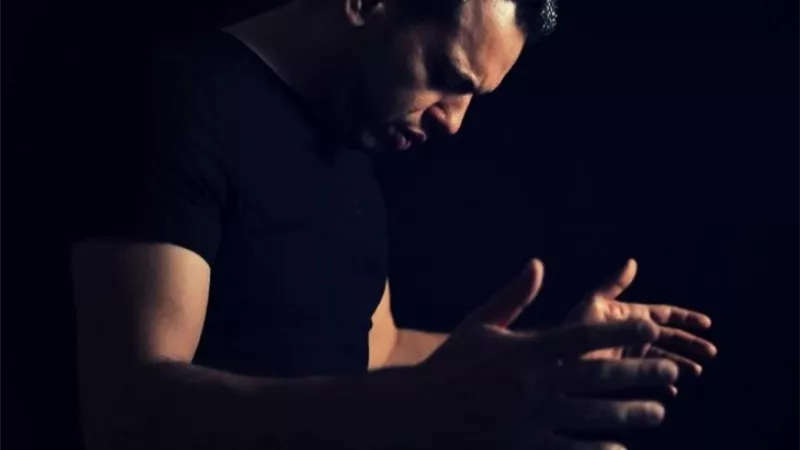 نور القواص يطرح ألبومه الأول 