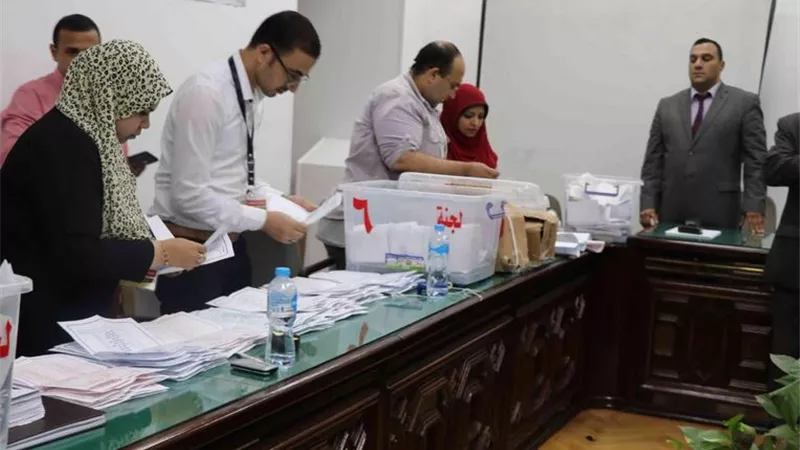 بدء فرز الأصوات بانتخابات 