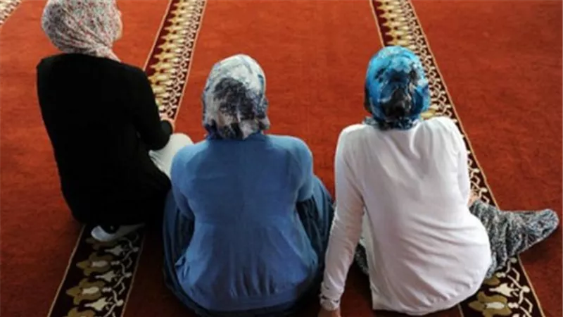 تعرف على حكم صلاة المرأة بـ البيجاما