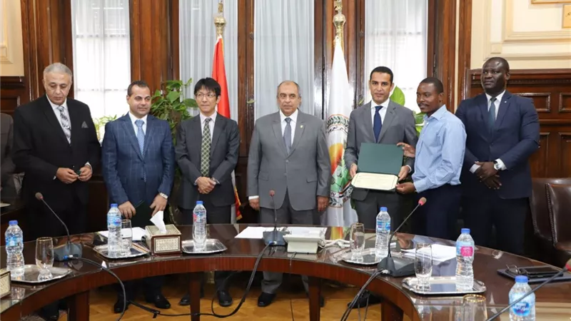 وزير الزراعة يسلم شهادات التدريب لـ14 مبعوثا فى تنمية المزارع السمكية