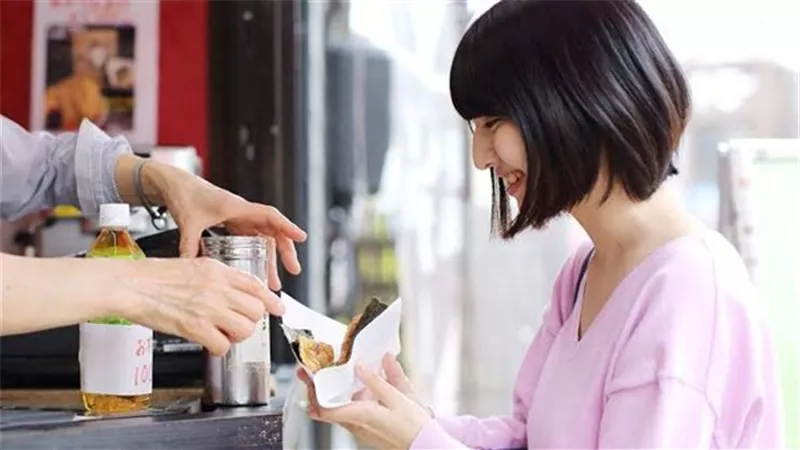 تتناول الطعام في المواصلات كارثة صحية لهذه الأسباب